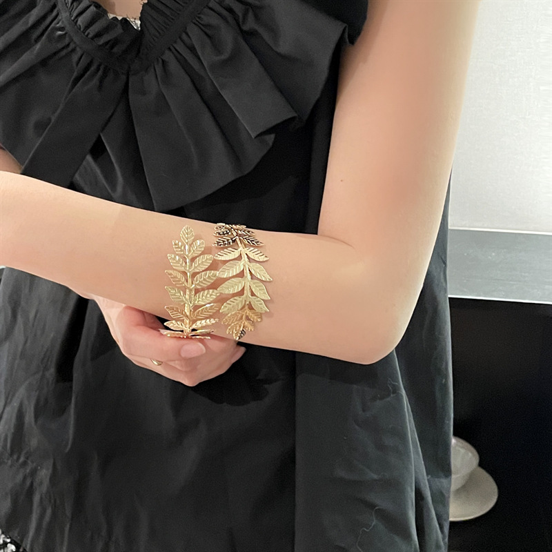 Metal Spice Girl Leaf Arm Ring ins Internet Celebrity Same Style Sweet Cool Style Niche Design Sense Arm Chain Trendy Bracelet Bracelet for Women Metal Spice Girl Leaf Arm Ring ins Internet Celebrity Same Style Sweet Cool Style Niche Design Sense Arm Chain Trendy Bracelet Bracelet for Women