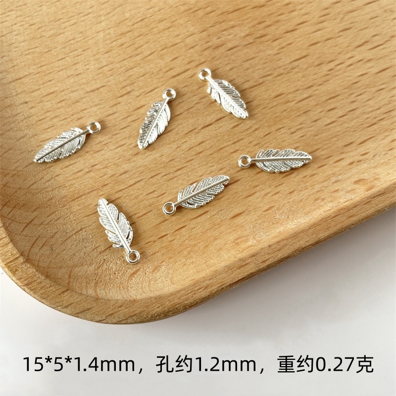 Small feather [bright silver]