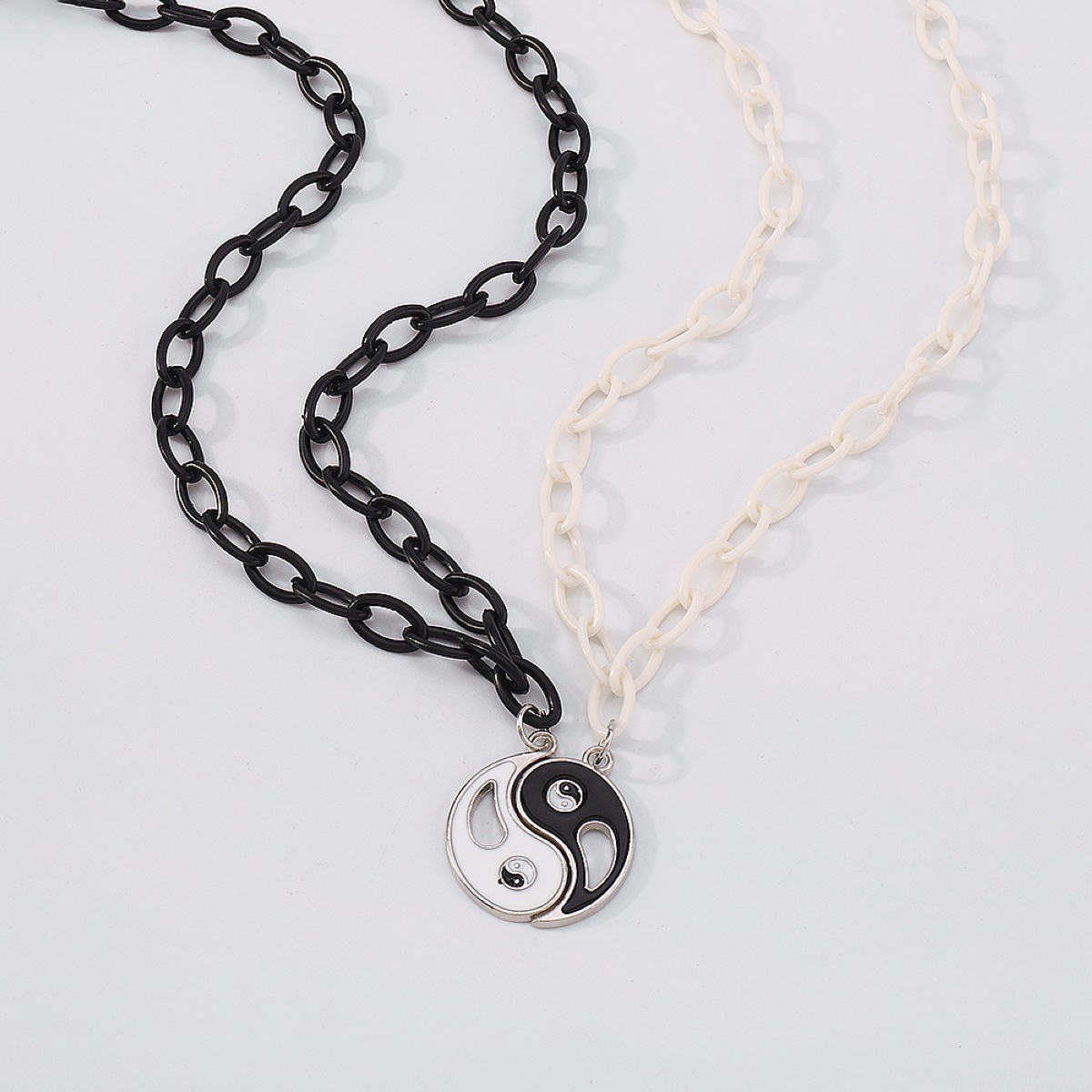 Simple Style Asymétrique Dripping Huile Tai Chi Collier display picture 4