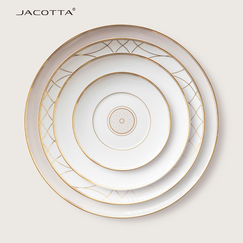 European-style minimalist ceramic plates, round bone china plates, cream-colored, wholesale, with gold trim, suitable for serving pasta, shallow plates, and tableware for Western restaurants European-style minimalist ceramic plates, round bone china plates, cream-colored, wholesale, with gold trim, suitable for serving pasta, shallow plates, and tableware for Western restaurants