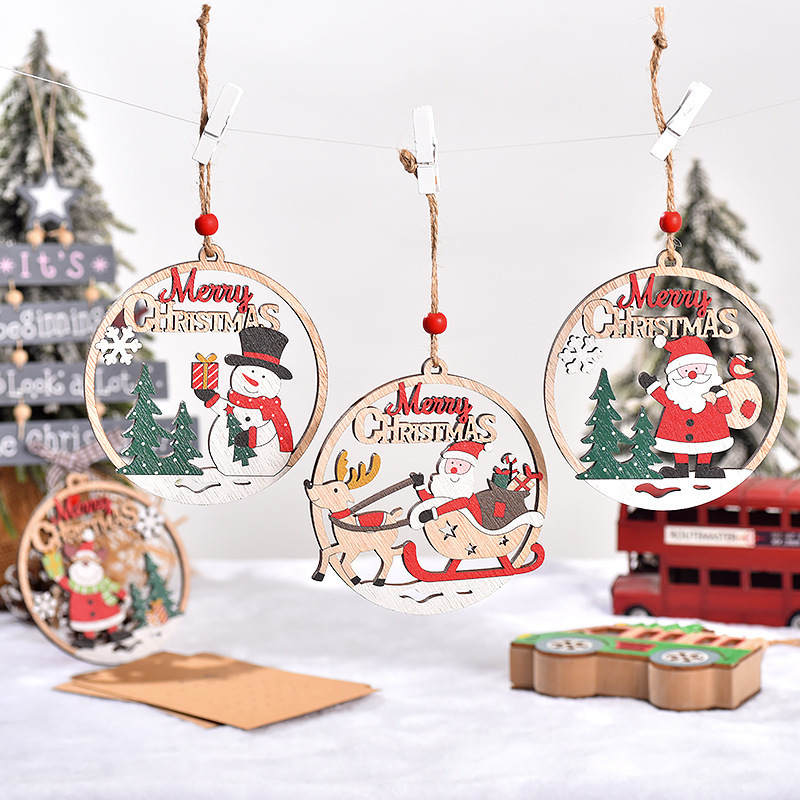 クリスマスのペンダントクリスマスの装飾の木製のペンダントクリスマスの透かし彫りの老人の看板はクリスマスの装飾品を飾ります。|undefined