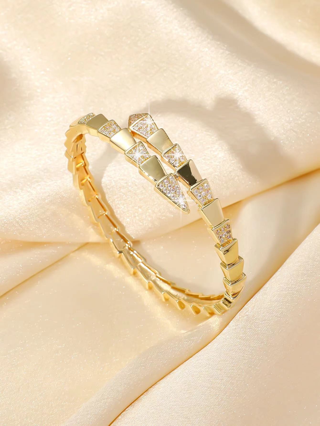 【コーナーバージョン】宝家蛇形満ドリルブレスレットバラ金に蛇骨手環バレンタインデープレゼント520