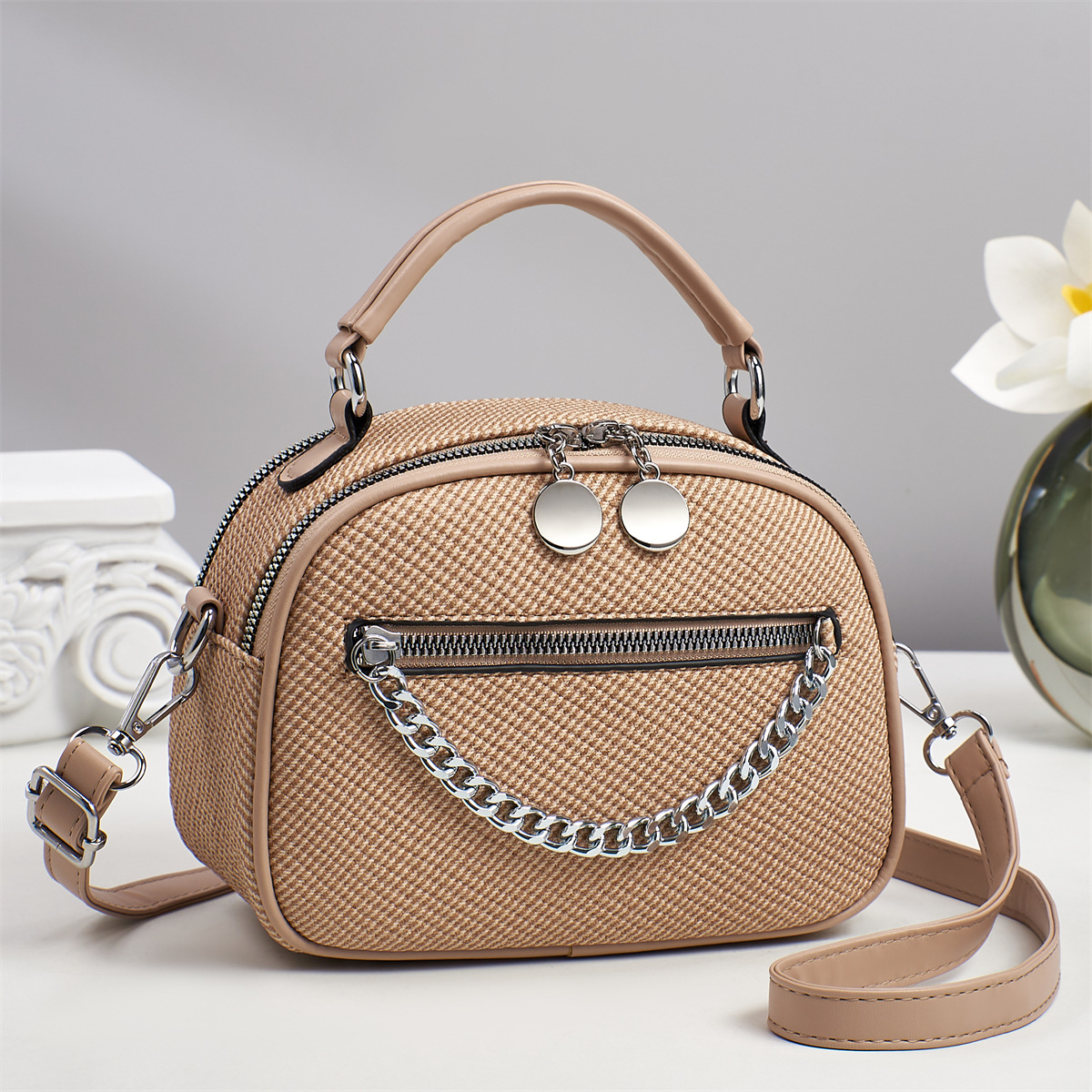 Nuevo estilo de lujo ligero patrón de serpiente moda todo-fósforo casual viajero portátil pequeño bolso redondo hombro diagonal bolso de mujer