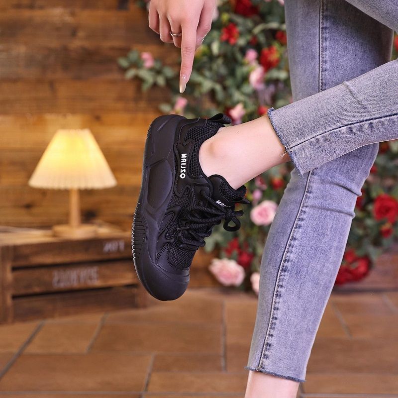 Explosión de tela coreana transpirable zapatos de suela gruesa para mujeres 2024 verano nuevo color de combinación de zapatos deportivos casuales de moda para mujeres