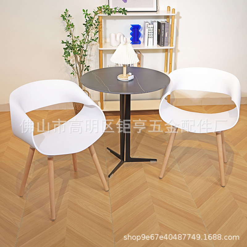 Escritorios y sillas creativos simples, sillas de comedor de plástico, sillas de ocio, sillas de café, mesas y sillas de negociación de oficina en casa, combinación