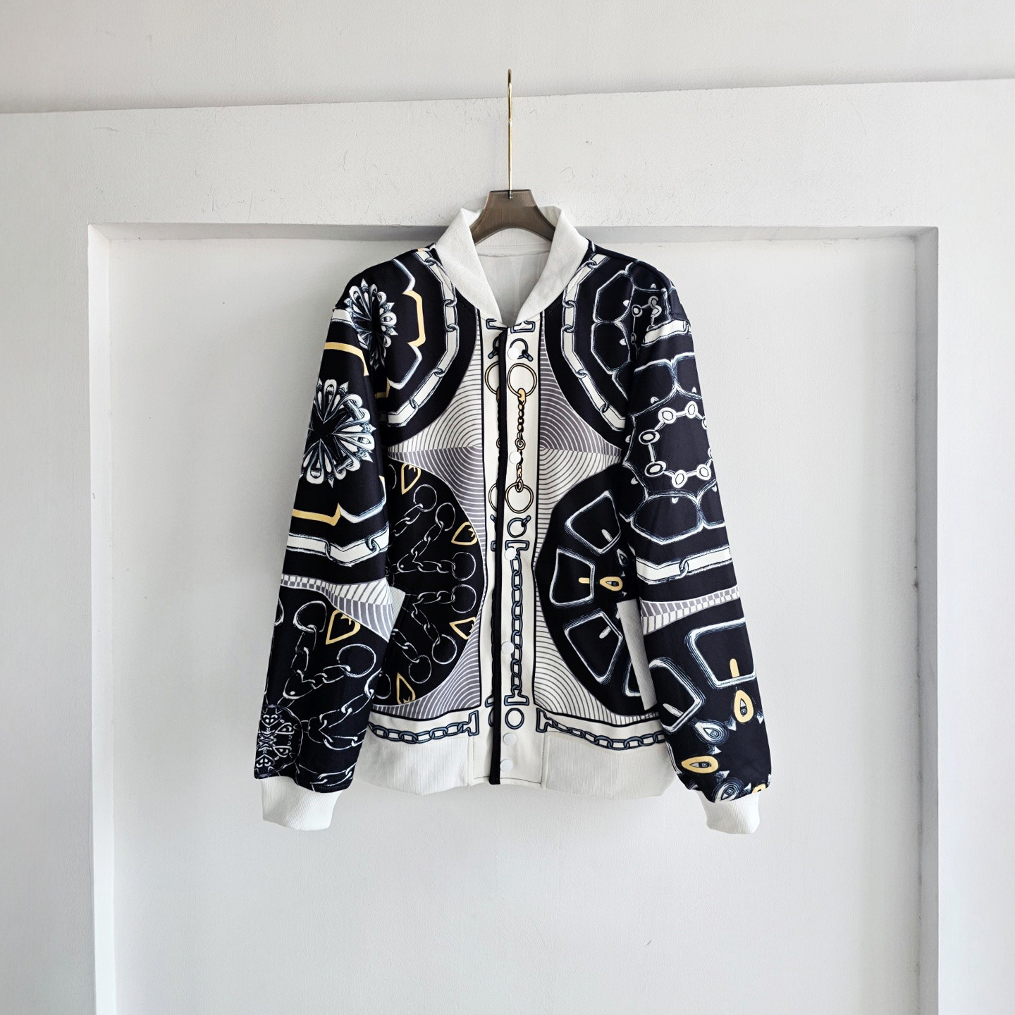 Cross-border luxury vintage style chain print short jacket for women, 2026 stand collar jacket, high-end and youthful top.