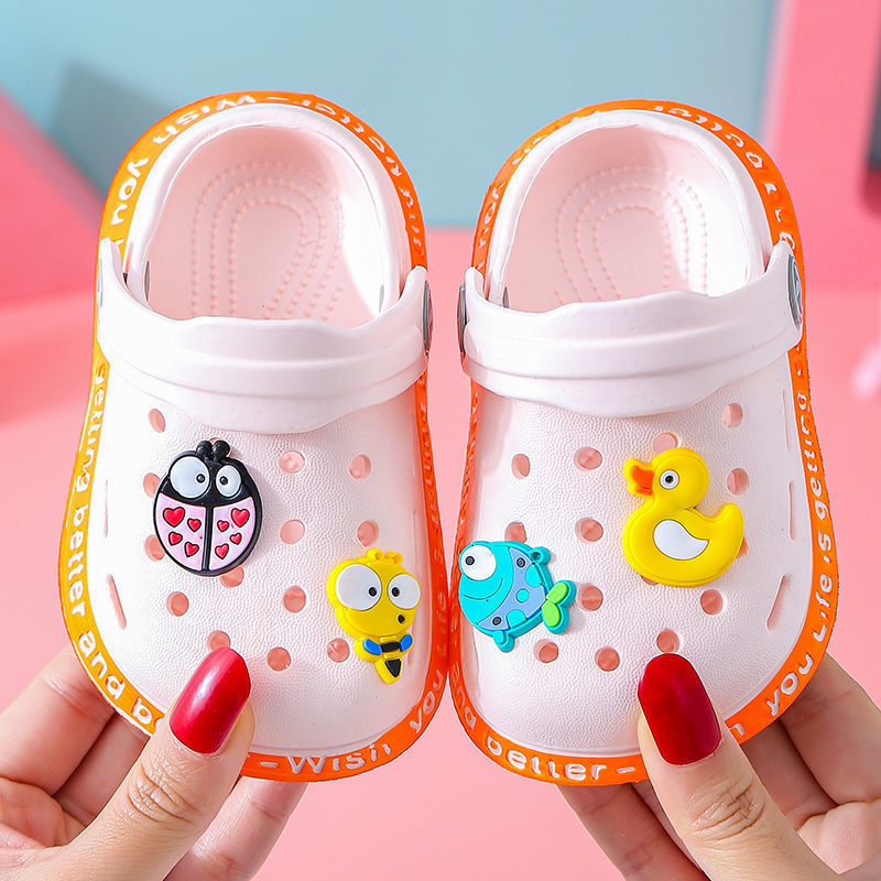 Мультяшные детские летние тапочки в стиле Crocs, нескользящие босоножки для раннего возраста, закрытый носок, коллекция 2022, мягкая подошва