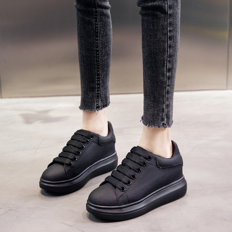 European station height-increasing small black shoes women's all black leather thick-soled small size women's shoes 313233 small white casual skate shoes