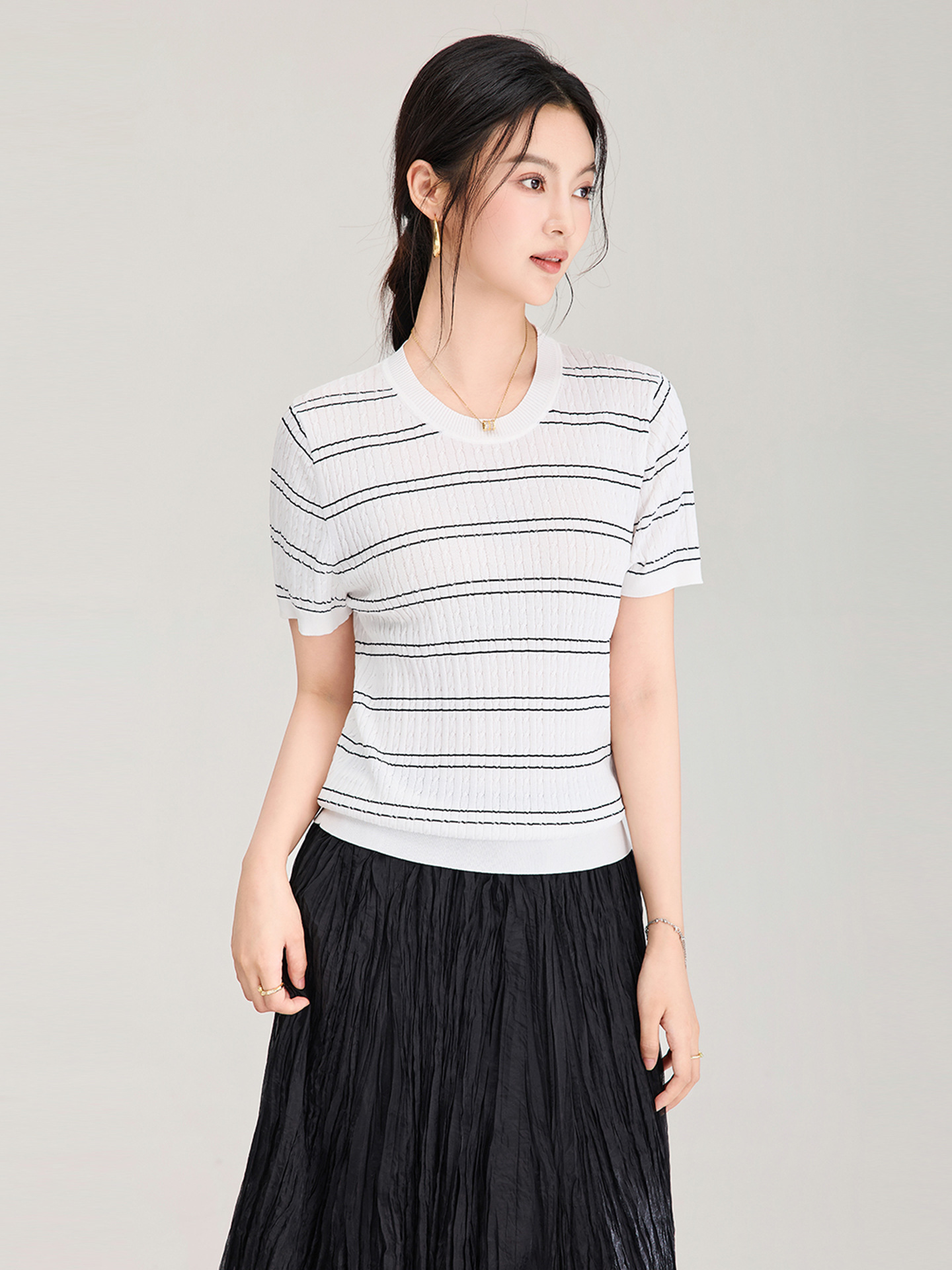 Áo thun dệt kim tay ngắn cổ tròn họa tiết sọc vintage nữ — màu xanh navy