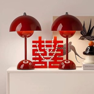 A pair of long-lived accompanying bedside lamps wedding lamps practical set of wedding gifts senior ever-burning lamps for new couples