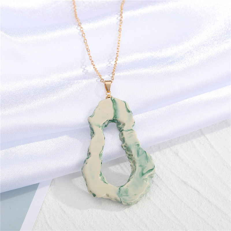 exaggerated  imitation agate spar  irregular hollow round resin pendant necklace