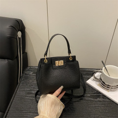 晚宴纯色荔枝纹单肩斜挎洋气复古锁扣腋下包2025秋季新款个性女包