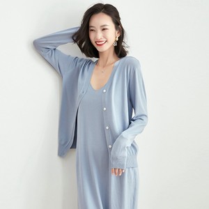 Spring V-neck thin sunscreen T-shirt 2021 spring summer Korean women’s short loose fashion cardigan coat