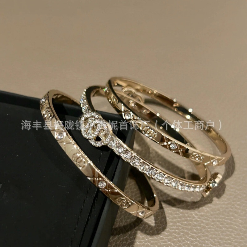 25p New Xiangjia Three-in-One Diamond Bracelet for Women, High Version Xiangjia Double C Classic Stackable Bracelet, Wholesale from Manufacturer 25p New Xiangjia Three-in-One Diamond Bracelet for Women, High Version Xiangjia Double C Classic Stackable Bracelet, Wholesale from Manufacturer