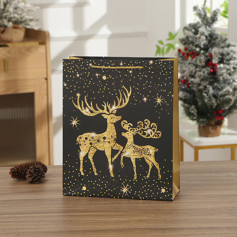 黒金のテーマのギフトバッグのクリスマスは縄の手提げ袋のクリスマスイブのサプライズのプレゼント袋の手提げ袋のショッピングバッグを着ます。|undefined