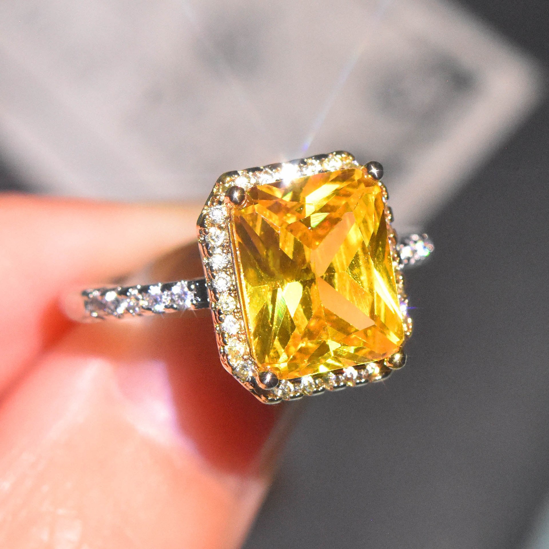 New European And American Luxury Inlaid Yellow Diamond Two-color Copper Ring display picture 4