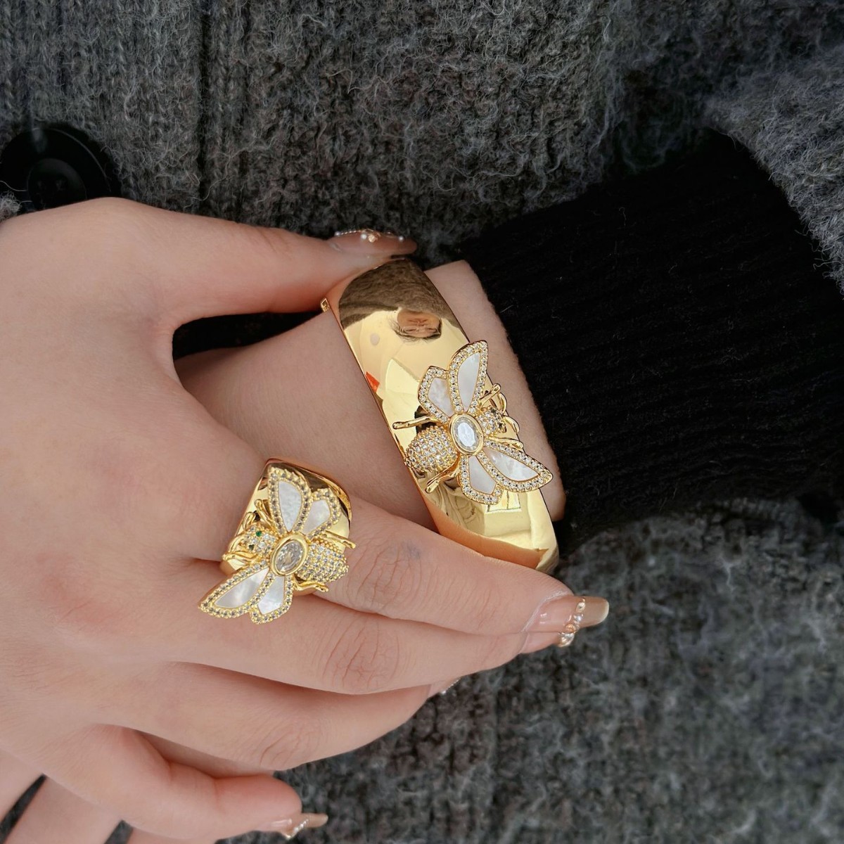 Rings, Bracelets Classification 1 Piece Quantity Wholesale Jewelry Vintage Style Classic Style Bee Copper White Shell Plating Rings Bracelets