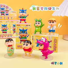 本物のクレヨンしんちゃんアニメフィギュア装飾品新ソース変身漫画車の装飾品かわいい人形の装飾品