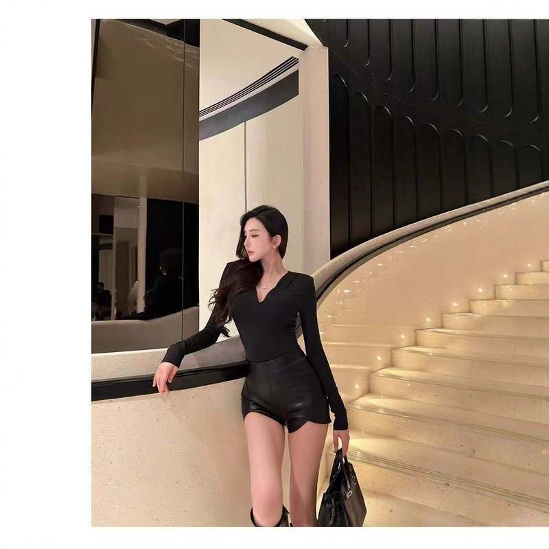 25Aw High-Waisted Asymmetrical Pu Leather Shorts for Women, Slim-Fitting Sexy Hot Pants, Stylish and Scheming Short Boots