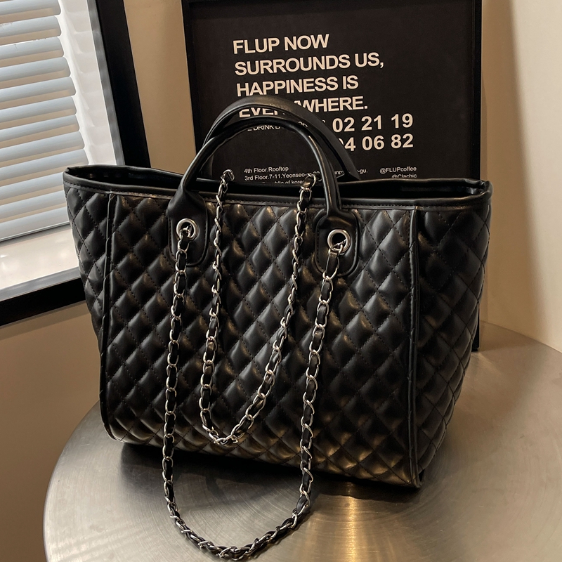 Women's rhombus large capacity women's bag 2024 new chain bag versatile hand held shoulder commuter style tote bag_voghion.com