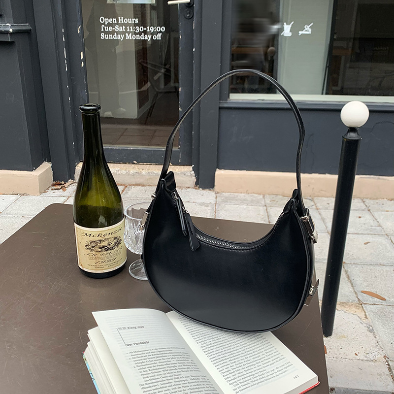 Design portátil coreano novo crescente picante menina axila fivela de metal pequena bolsa redonda para mulheres_voghion.com