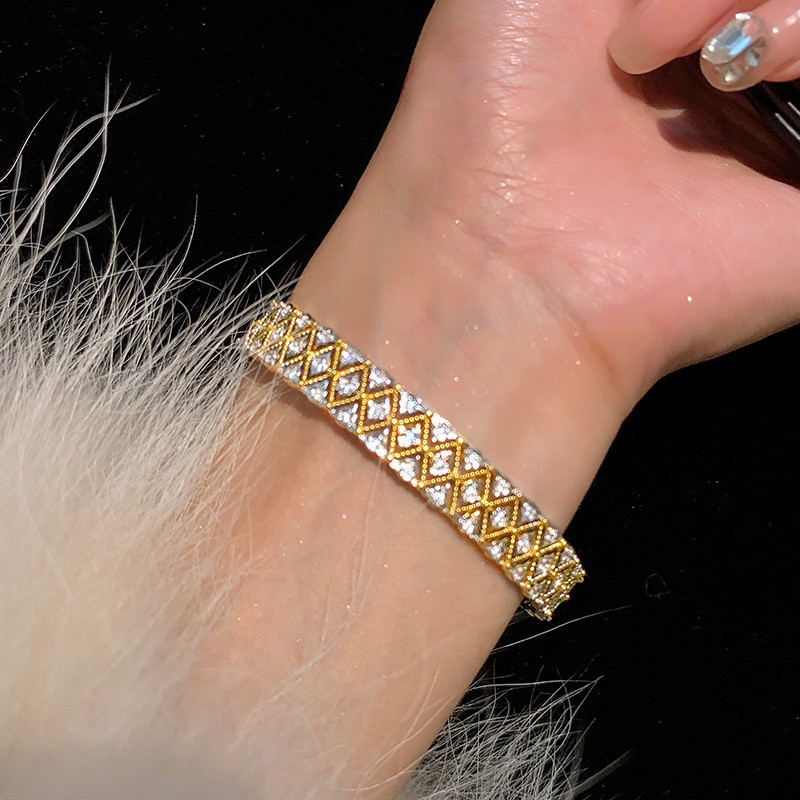 Pulsera de flores de metal transfronteriza europea y americana, nicho femenino, sentido de alta gama, pulsera simple y versátil, accesorios de joyería de lujo ligeros de moda