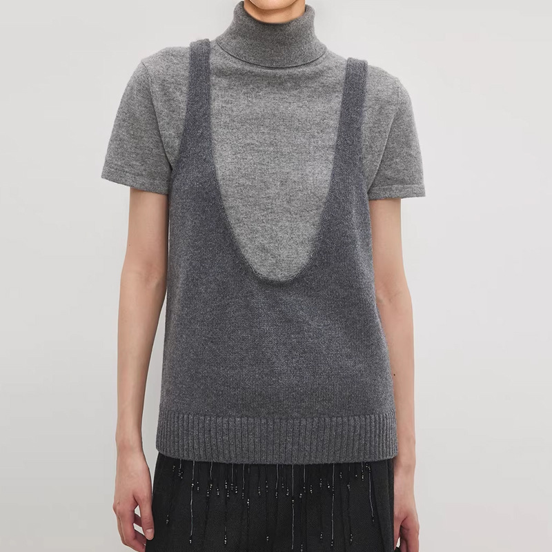 Chic Reversible Design, Skin-Friendly and Stylish Vintage Layered Deep U-Neck Backless Camisole, New Sleeveless Style Chic Reversible Design, Skin-Friendly and Stylish Vintage Layered Deep U-Neck Backless Camisole, New Sleeveless Style