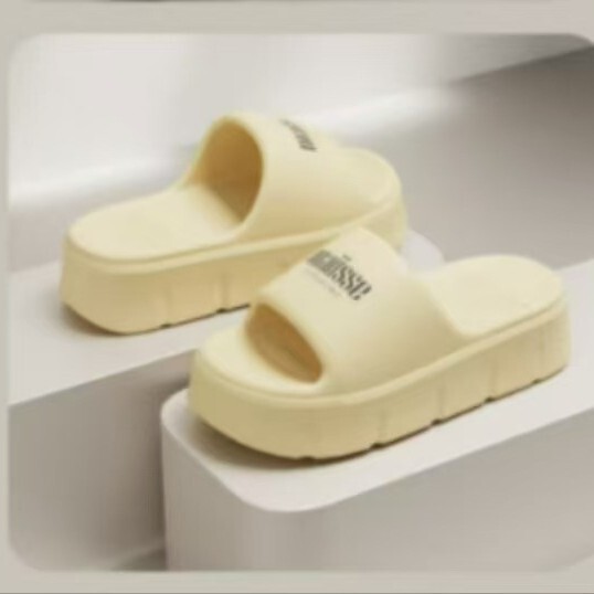 Poppy Pooh Women's Slippers Are Fashionable and Casual in Summer, Non-Slip, Lightweight and Poop-Feeling Beach Slippers for Women