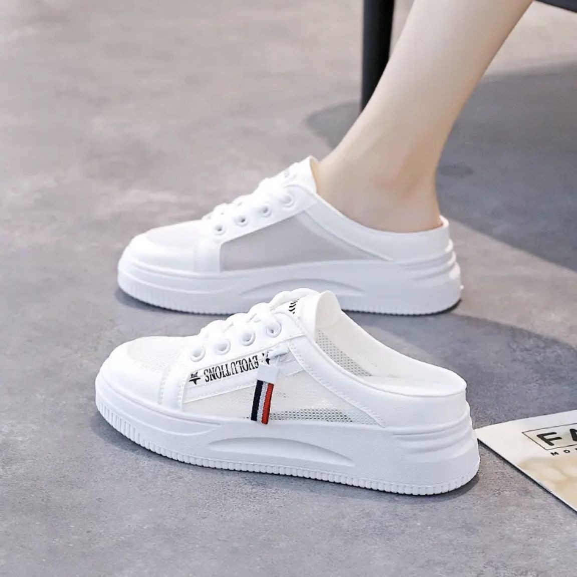 Baotou medio zapatillas de verano para mujeres 2025 nuevos zapatos de mujer perezosos con un pedazo antideslizante cómodos zapatos de lona para mujeres