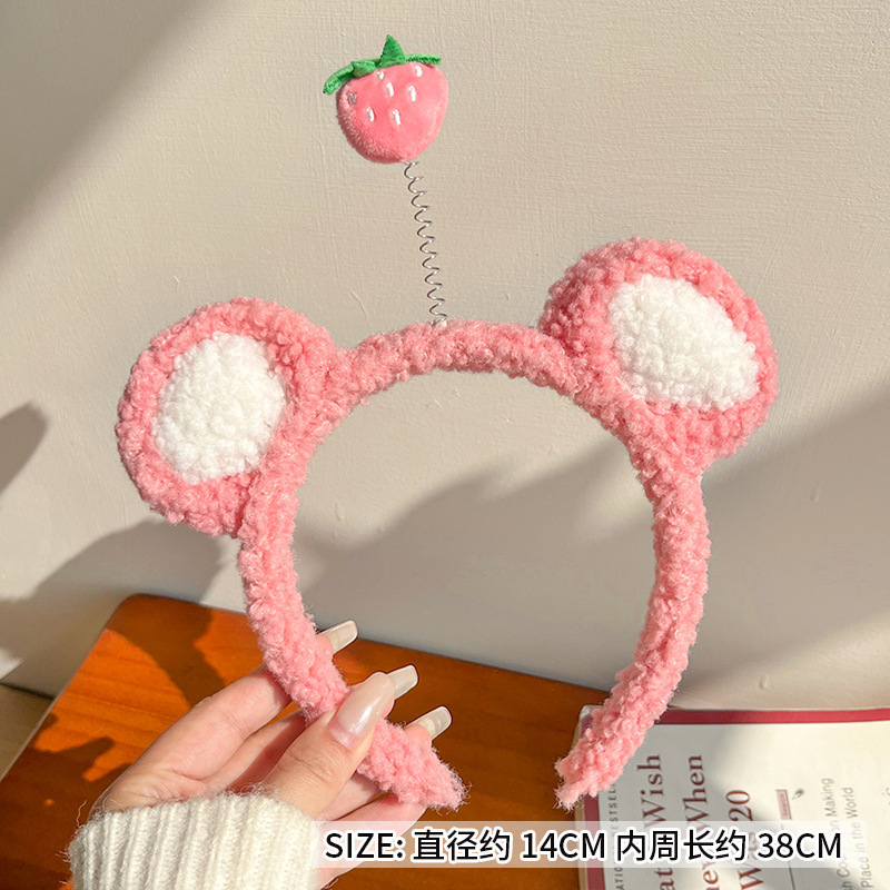 Oso rosa orejas de fresa