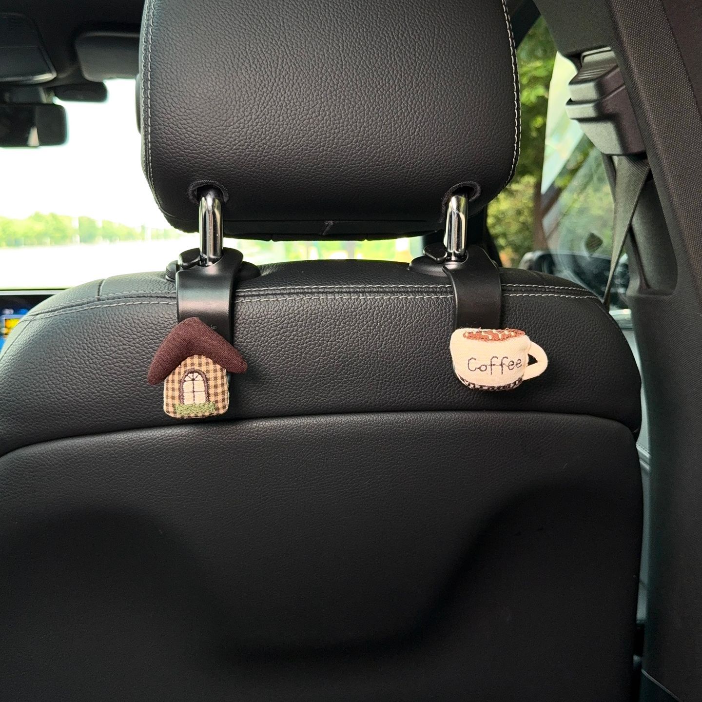 Car seat back hook, car storage fabric hook, artistic style, cute cartoon hook for car interior, suitable for the back seat