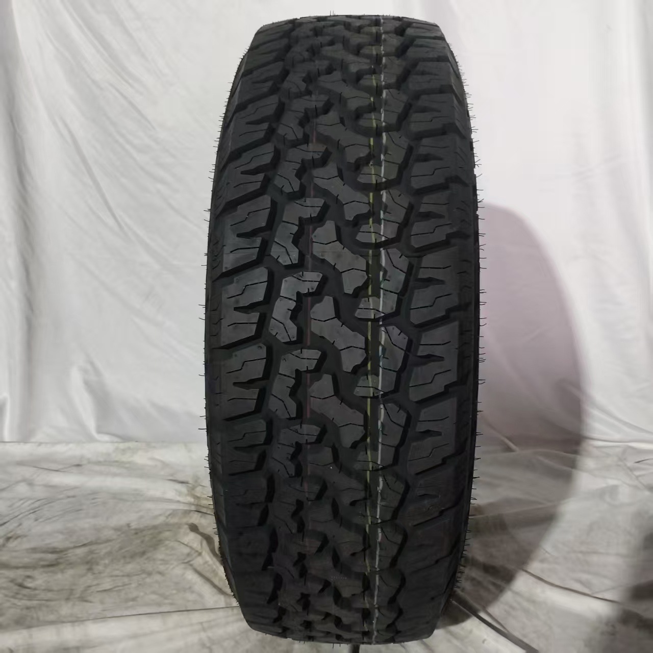 Brand New Genuine Changlushong Car Tire Lt245/75R16-Rtx8 120/116Q, Wear-Resistant and Durable