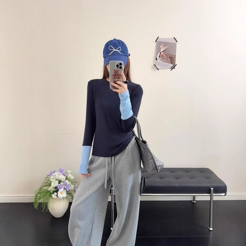 Korean Early Spring New Style Color-Blocking Sleeve Cuffs Versatile Round-Neck Base Shirt for Women, Simple Casual Slim-Fit Long-Sleeve Top Korean Early Spring New Style Color-Blocking Sleeve Cuffs Versatile Round-Neck Base Shirt for Women, Simple Casual Slim-Fit Long-Sleeve Top