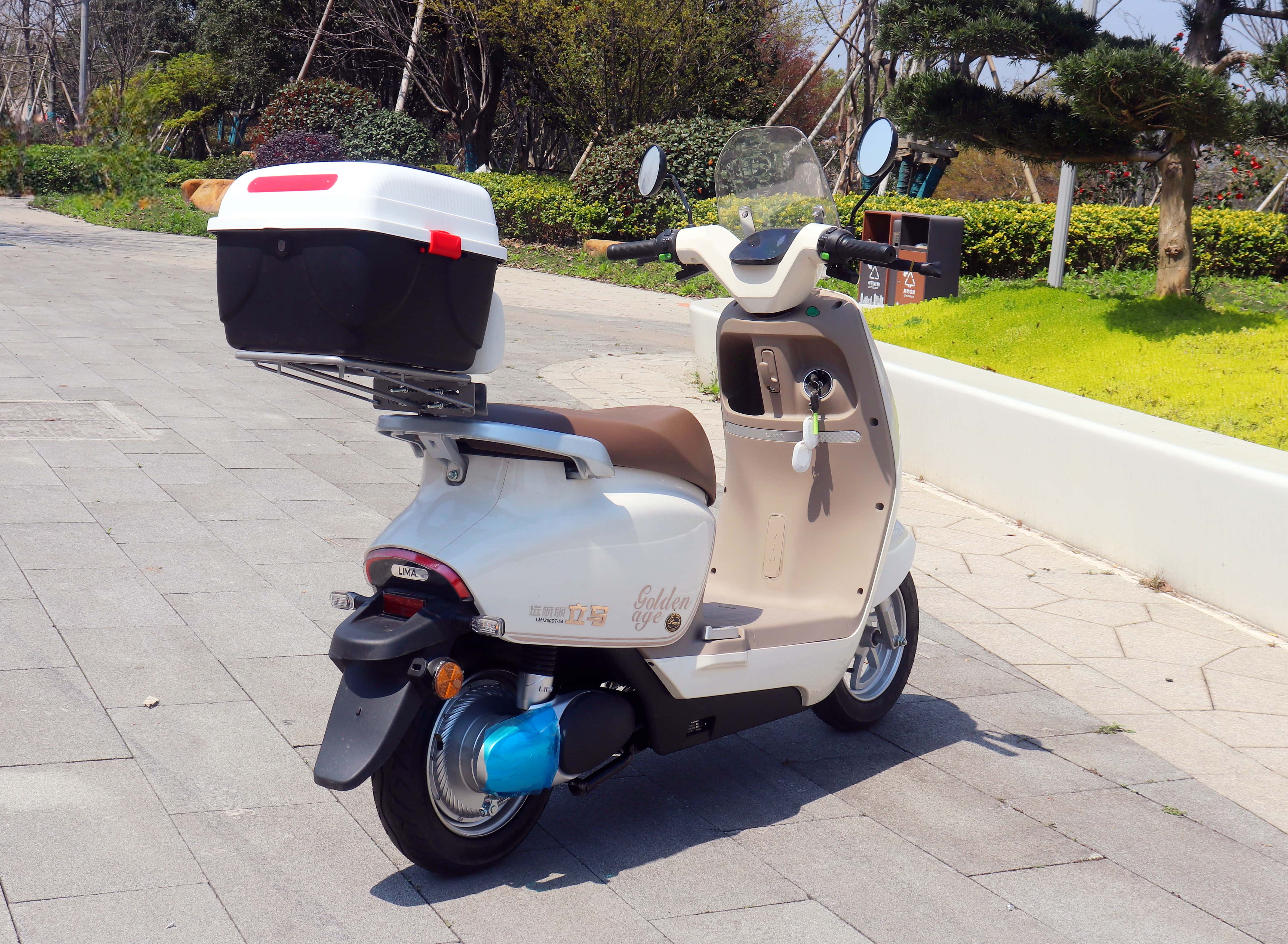 Universal electric vehicle trunk, electric scooter tail box, scooter storage box, toolbox, thickened expansion bracket