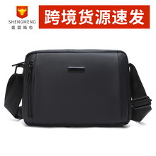 男士斜挎包休闲简约轻便大容量小众单肩包日系超轻多隔层潮流胸包
