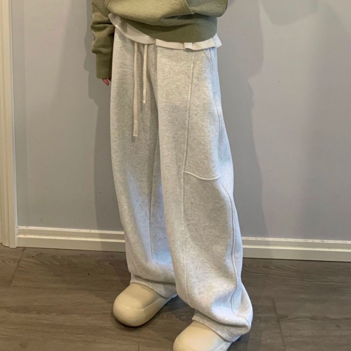 American-Style Banana Wide-Leg Pants for Women, Autumn and Winter New Fleece-Lined High-Waisted Slimming Casual Straight Sweatpants, Gray Sports Pants