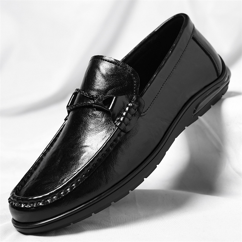 2026 Spring and Autumn Men's Driving Flat Slip-On Loafers, Low-Top Moccasins, One-Piece Leather Shoes, Dropshipping