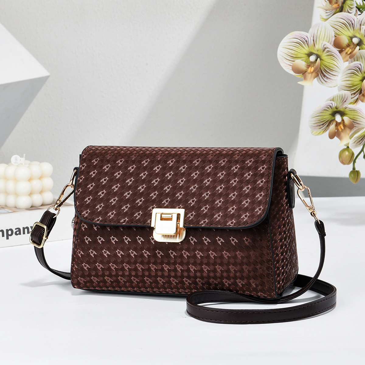 2026 nuevo lujo ligero retro impresión bolso de mano de mujer temperamento francés bolso de hombro universal bolso de mochila suministro