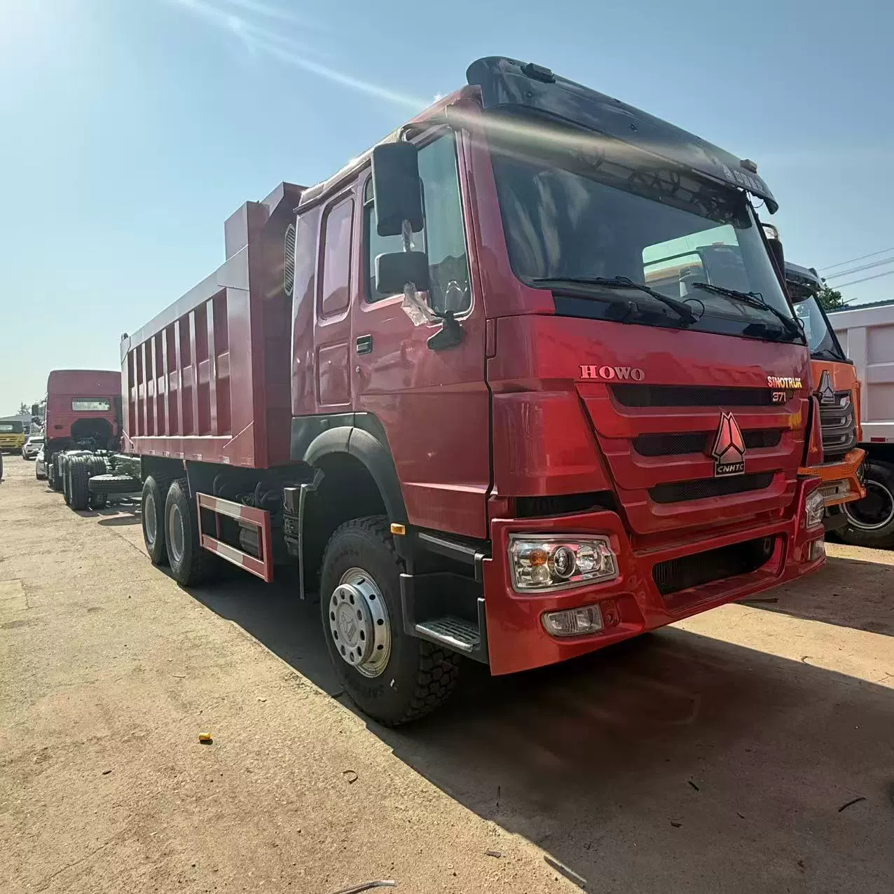 Экспортная версия самосвала Howo, задний восьмиколесный самосвал, 371-сильный контейнерный самосвал, для перевозки шлака