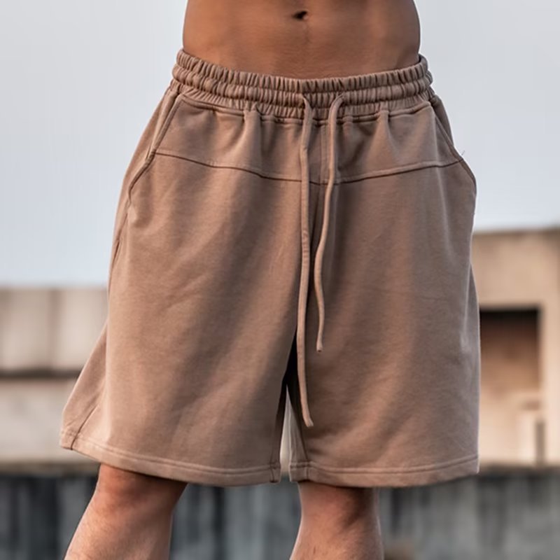 Pantalones cortos casuales de verano sueltos de moda para hombres, pantalones deportivos de cinco puntos verticales rectos de color sólido de color de contraste simple