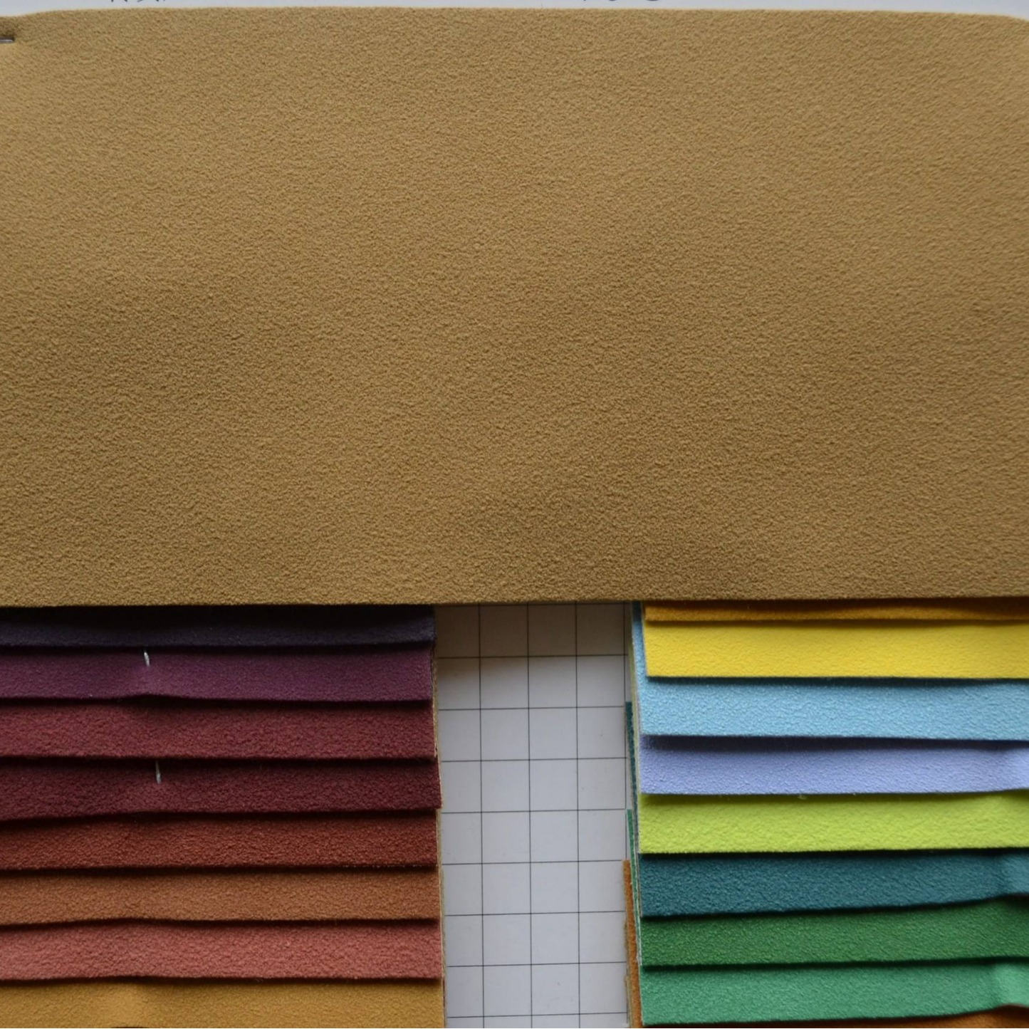 PVC磨砂皮革黑色平纹箱包雾面包装人造革 半PU包装革