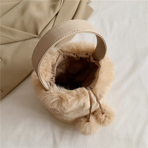 Autumn and winter plush large capacity bag  new women's bag popular furry handbag chain crossbody bucket bag