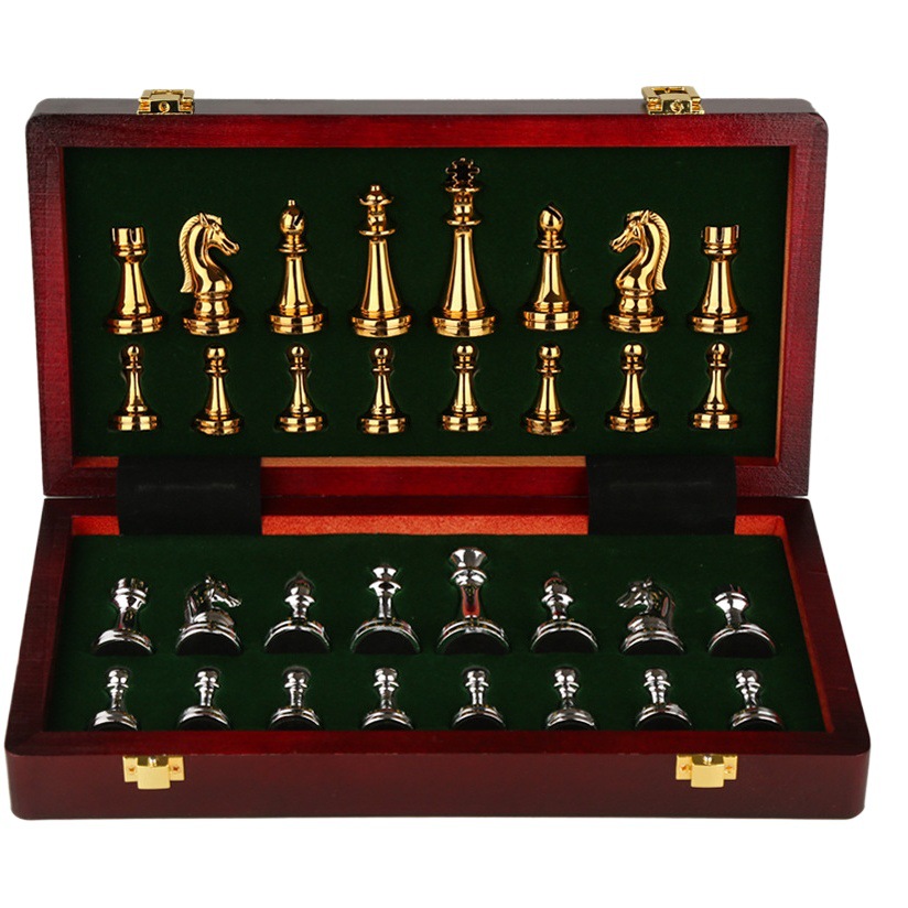 Ajedrez de alta gama caja de regalo de metal ajedrez tablero de ajedrez de madera ajedrez retro estilo europeo adornos ajedrez