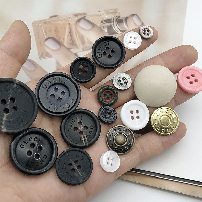 High-end Men's and Women's Shirts POLO Shirts Buttons Windbreaker Outwear Buttons Buttons Suit Outwear Buttons Engraved Buttons