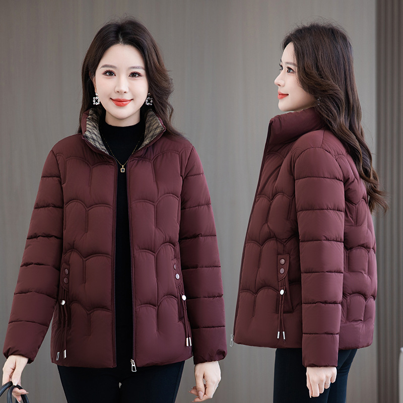 2025 nueva ropa de algodón para mujeres corta delgada estilo extranjero de gran tamaño de moda delgada abrigo de algodón pequeño abrigo de invierno de madres