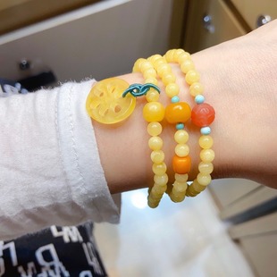 Natural Russian beeswax three-ring bracelet full of honey white beeswax thick size about 5mm weight about 10 grams