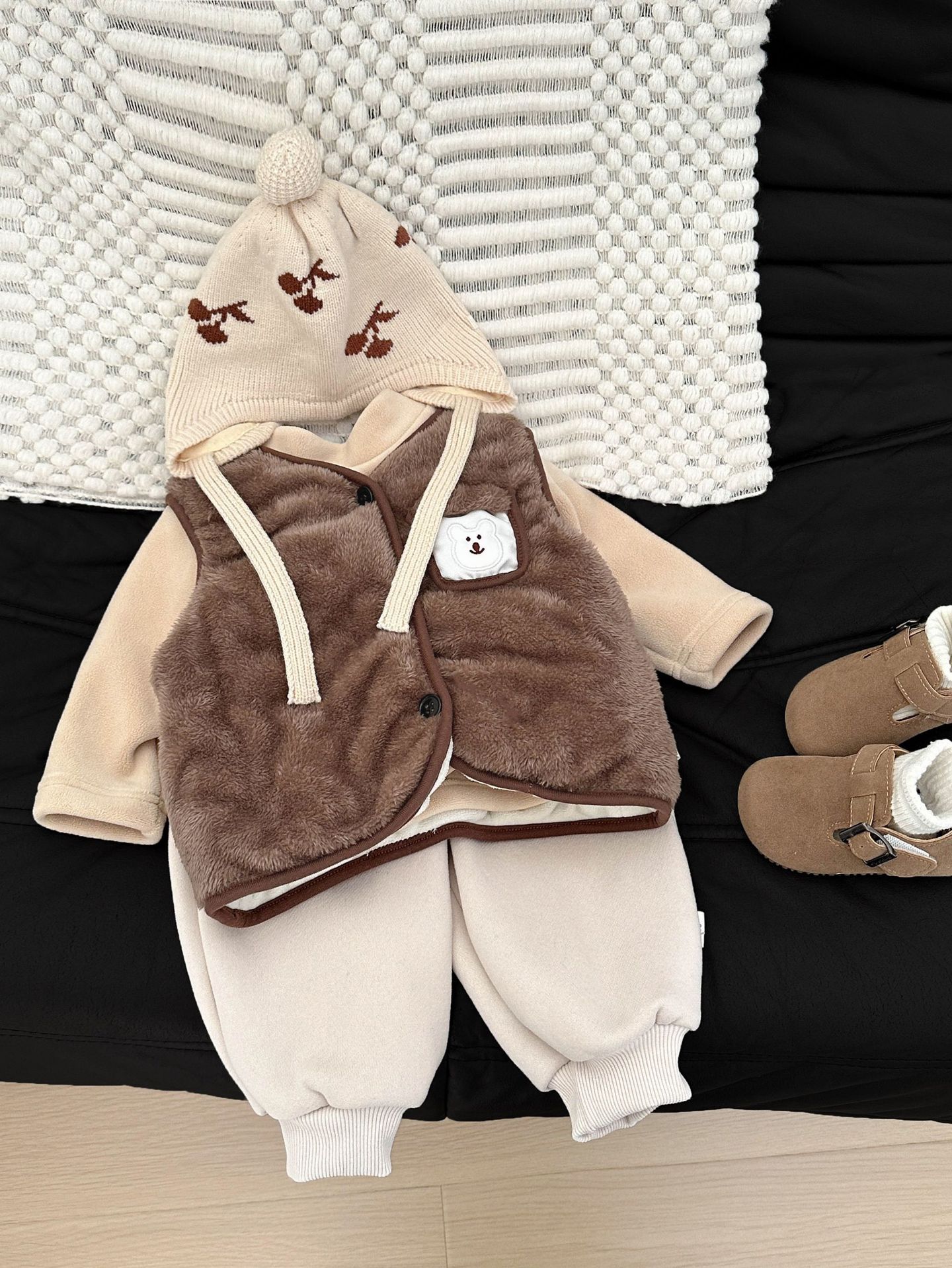 Baby chaleco de peluche de invierno para bebés de sexo masculino y femenino, chaleco de ropa exterior caliente para bebés coreanos con hombros de peluche