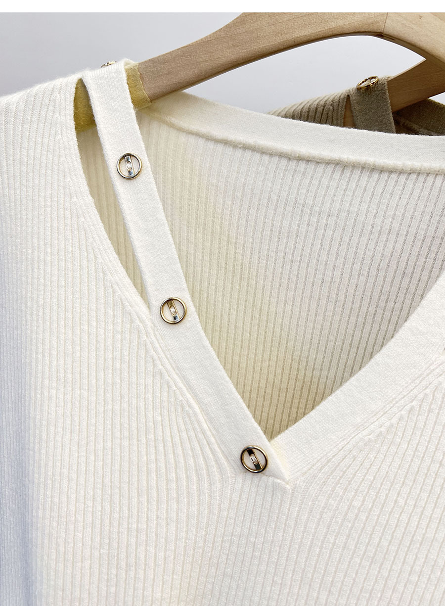 商品详情图_2024秋冬V领镂空设计感长袖针织衫女宽松打底毛