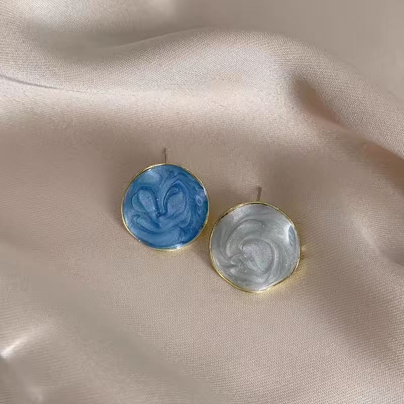 Aguja de plata de moda alta sensación de diamante de goteo de aceite pendientes nicho universal elegante pernos de orejas ligero lujoso temperamento simple orejas para mujeres