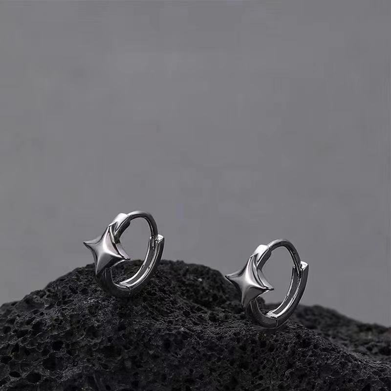 Orecchini a cerchio da uomo con stelle per dormire versatili_voghion.com